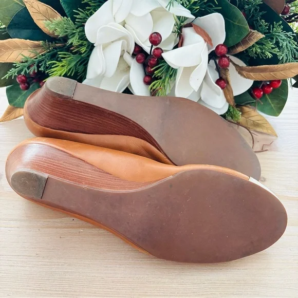 Tory‎ Burch Women’s Tiffy Wedge Pumps Tan and Cream Gold Wedges Size 10M